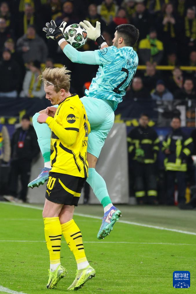 包含葡萄牙体育发布备战花絮;清晨刷新队史纪录;德甲任务艰巨;年轻球员得到机会的词条 包含葡萄牙体育发布备战花絮;清晨刷新队史纪录;德甲任务艰巨;年轻球员得到机会的词条