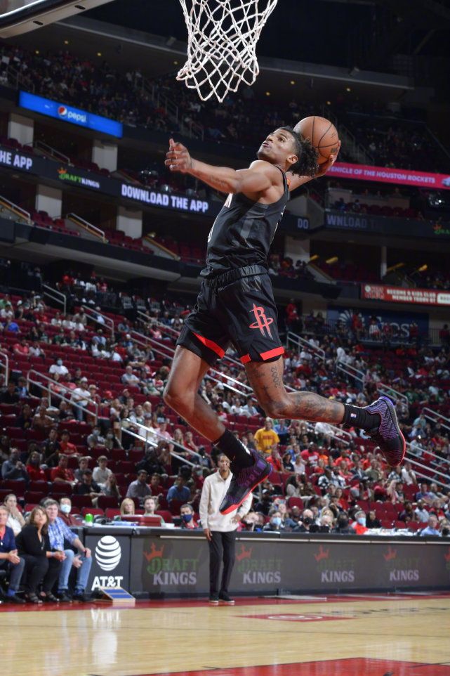 九游体育app-芝加哥公牛训练开放日；今夜再遭质疑引欢呼；NBA总决赛在即；年轻球员得到机会的简单介绍